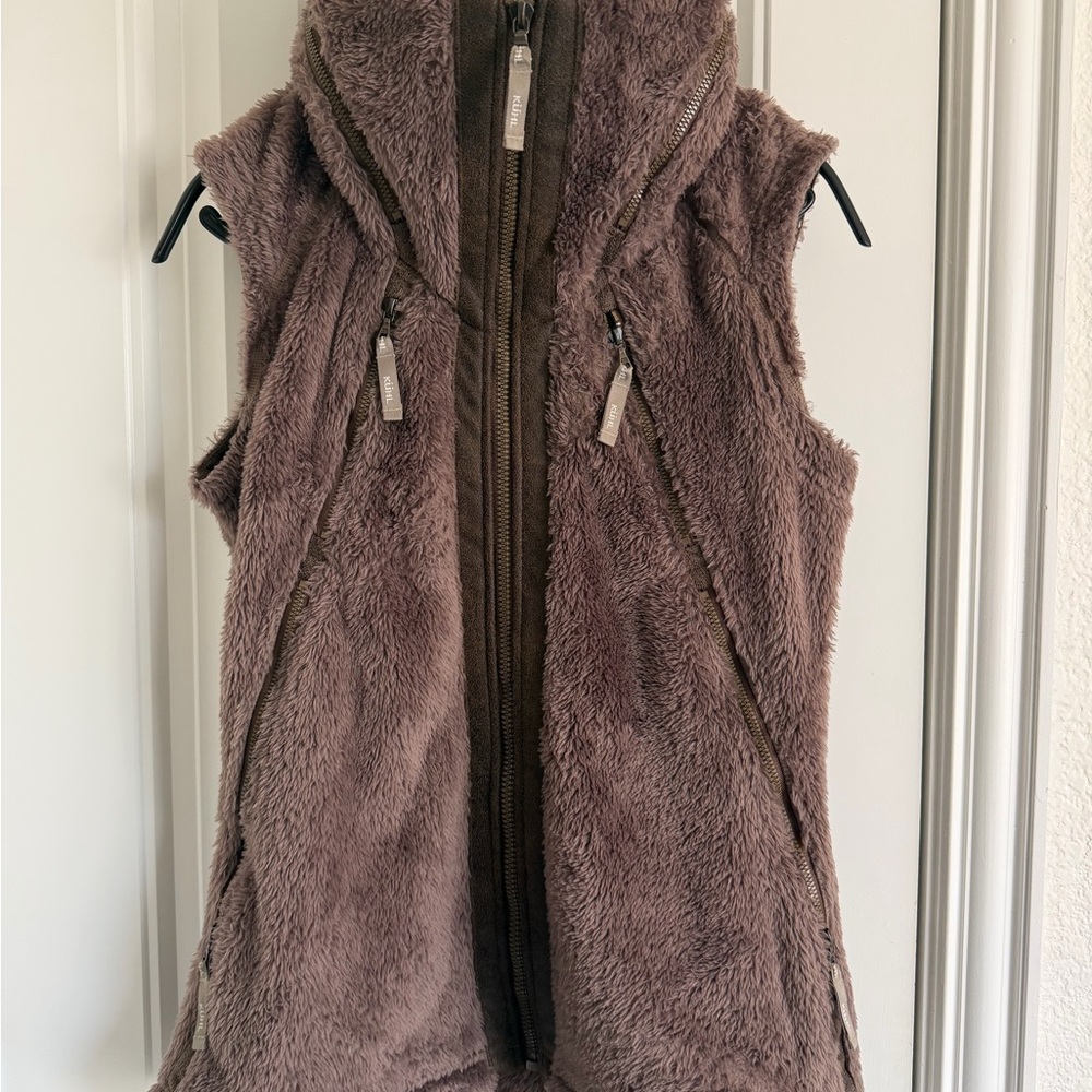 Kuhl Plush Hooded Vest in Mauve Taupe